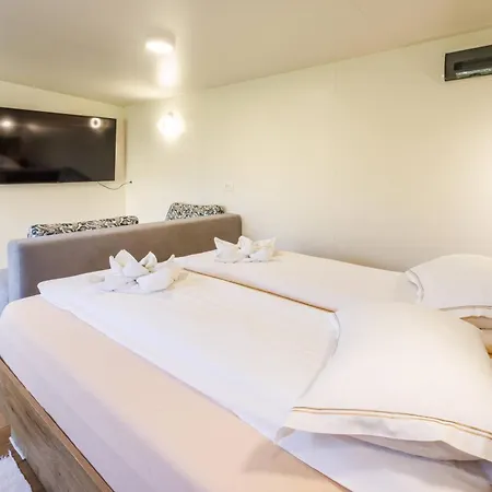 Mobile House Vegov Hram Guest house *